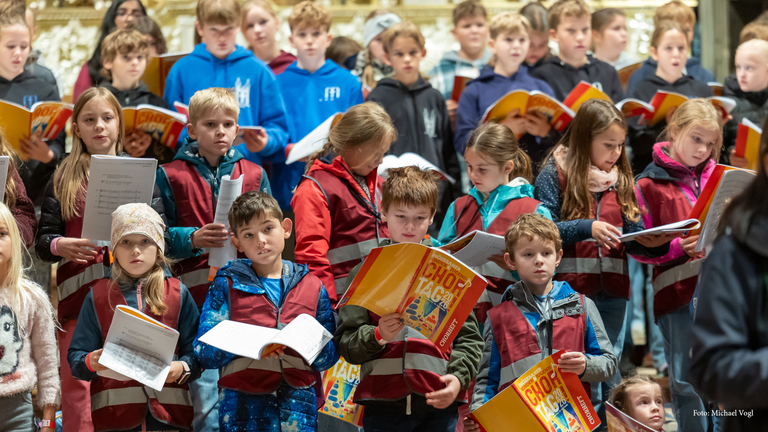 Tausend "junge Stimmen" singen in "alten Steinen"